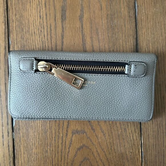 Marc Jacobs Gotham Leather Wallet - Picture 1 of 15